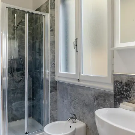 Guesthost - Ponte Vecchio & Boboli Modern Appartement